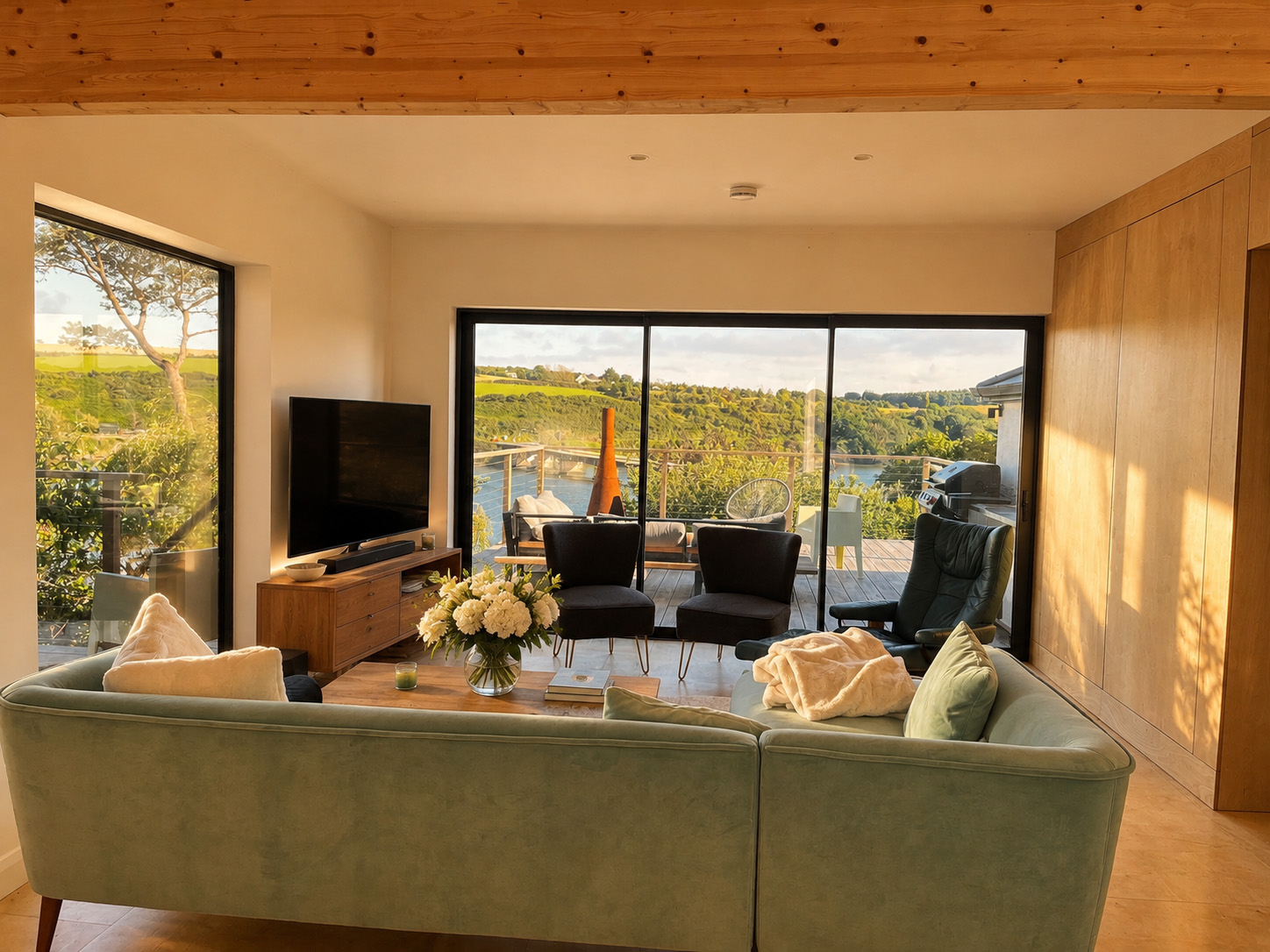 Lounge with river view